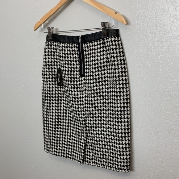 3/$25 Forever 21 Skirt, Size Medium black and white - Picture 7 of 15